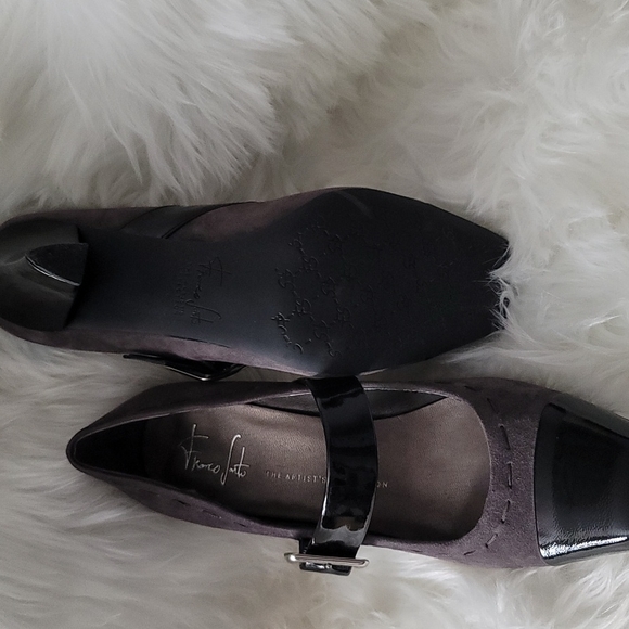 Shoes - Picture 3 of 4